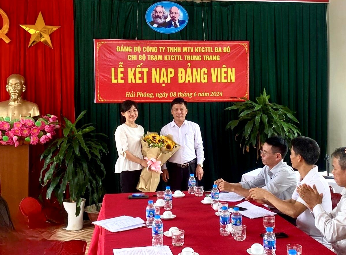 Xây dựng Đảng từ việc nâng cao chất lượng và phát triển đảng viên