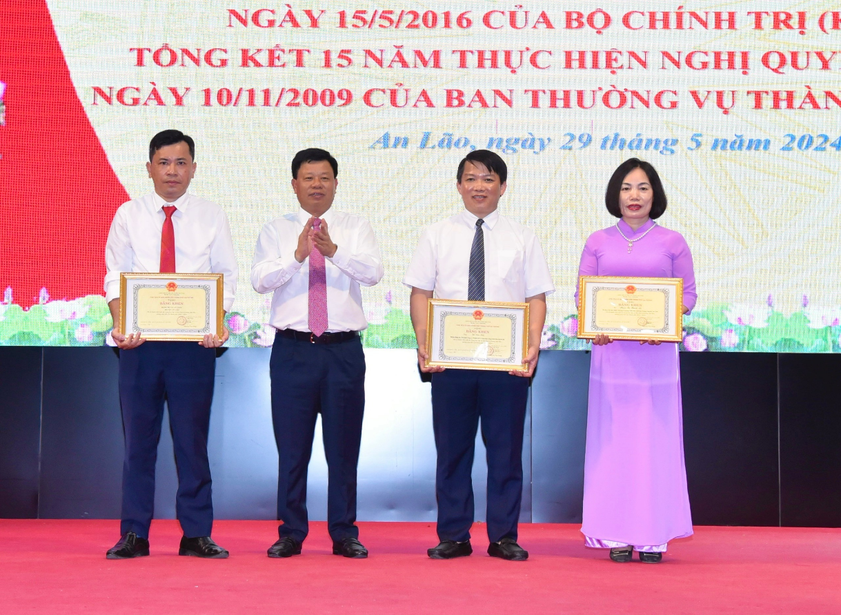 Nhân rộng điển hình tiên tiến trong học tập và làm theo Bác 